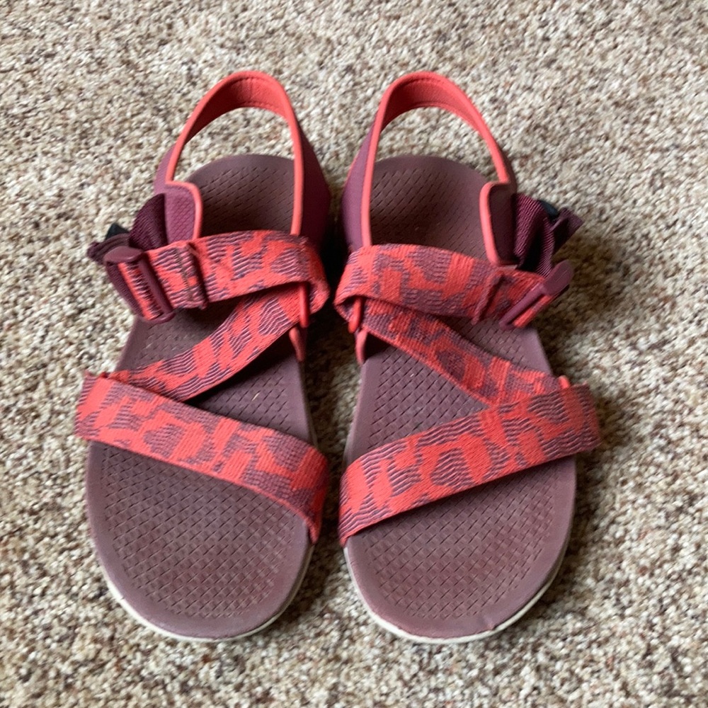 Women’s Chaco Confluence Sandal in Grenadine Sz 9
